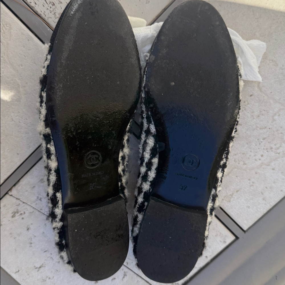 RARE CHANEL Black &White Houndstooth tweed  ballet flats stingray skin CC $1,500 - Picture 9 of 9